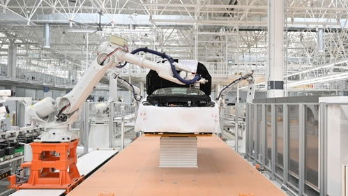 一汽紅旗繁榮工廠 搶占新能源汽車行業(yè)制高點 爭當紅旗高品質產(chǎn)品智造者